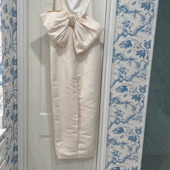 ALEXIA MARIA FORMAL CREAM DRESS - Picture 4 of 7